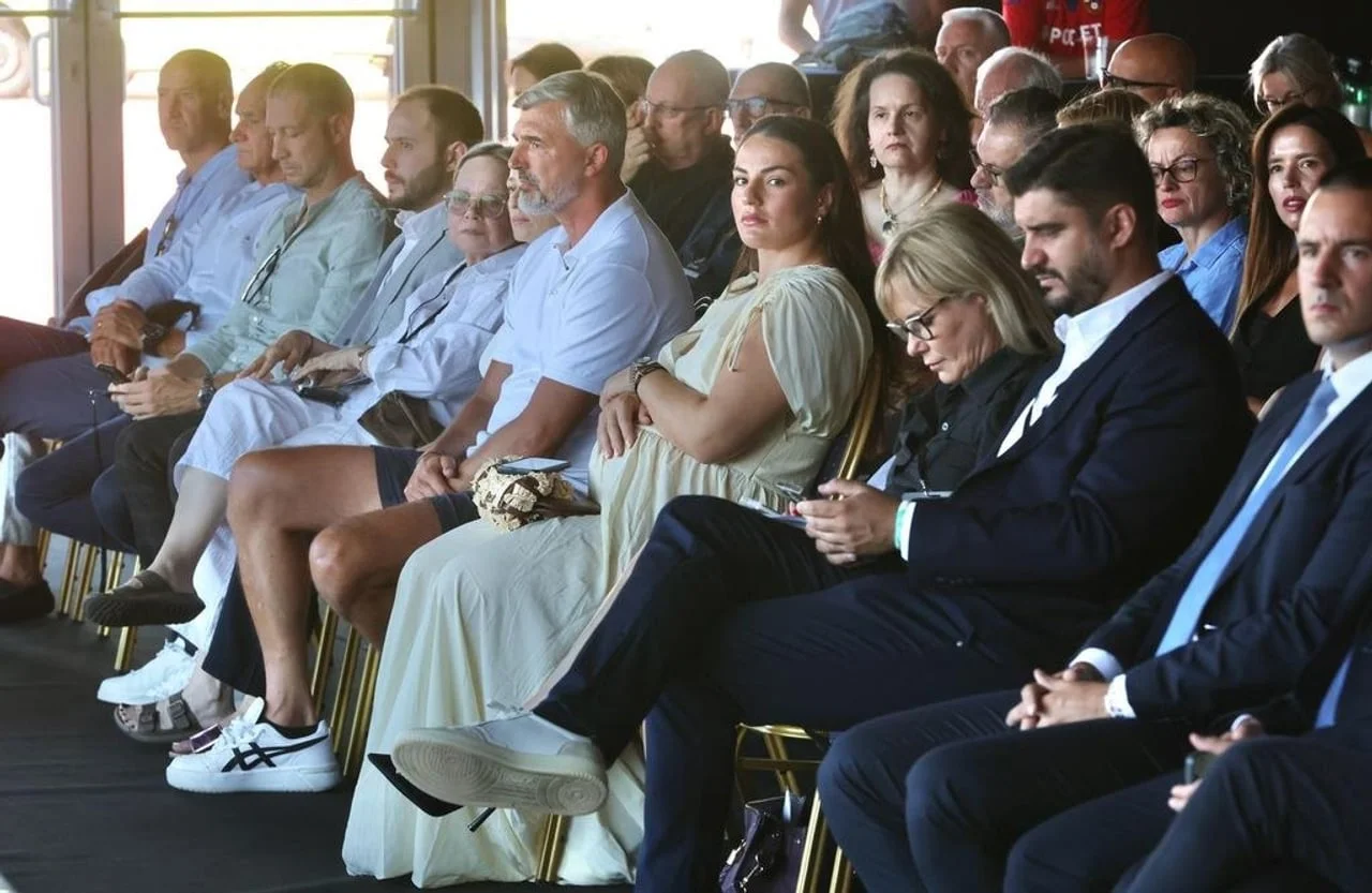Publika na događaju s Barbarom Matić u prvom redu
