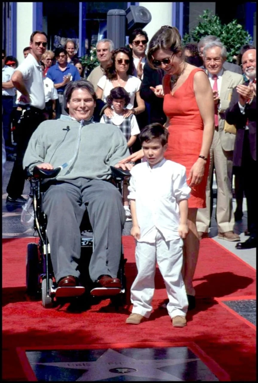 Christopher Reeve u kolicima s suprugom i djetetom na crvenom tepihu