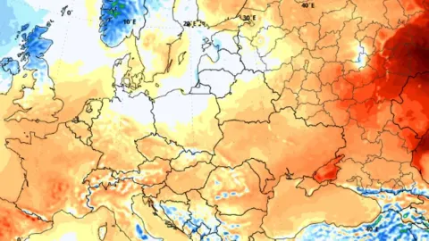 Meteorološka karta Europe s prikazom toplinskih zona u narančastim i plavim tonovima.