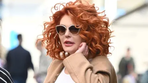 Ana Karamarko s upečatljivom frizurom i sunčanim naočalama na zagrebačkoj špici