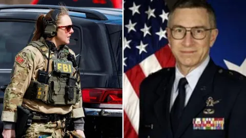 Agentica FBI-a u taktičkoj opremi i portret generala McCaslanda ispred zastave.