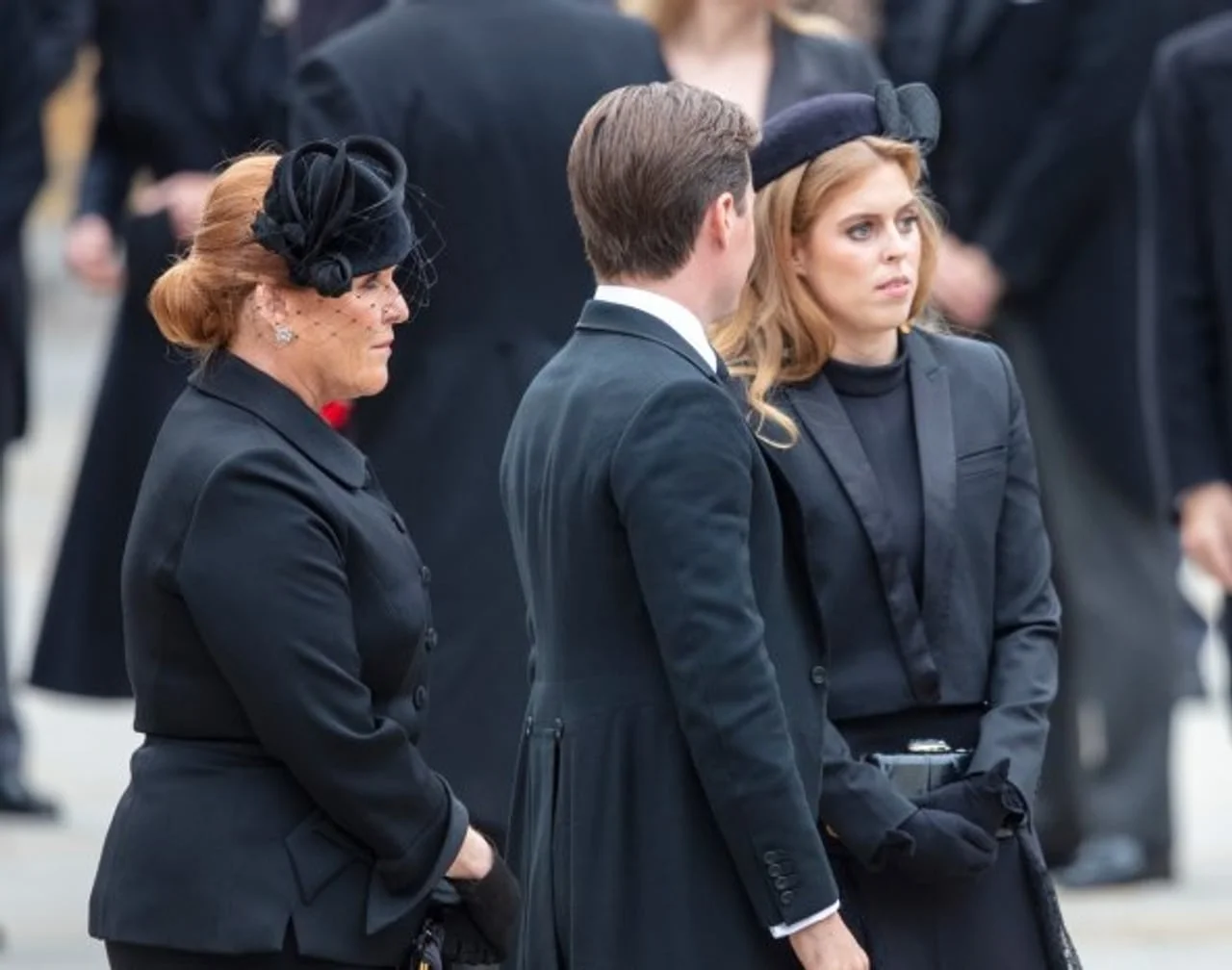 Sarah Ferguson i princeza Beatrice u crnini na službenom događaju