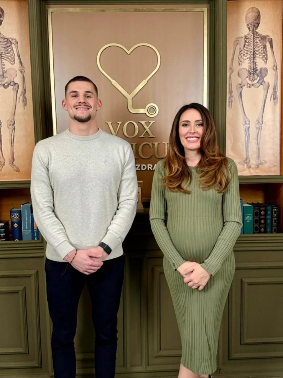 Tomislava Vucelić u zelenoj haljini u studiju