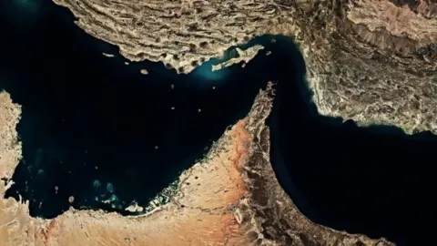 Satelitska snimka Hormuškog tjesnaca između Irana i Arapskog poluotoka.
