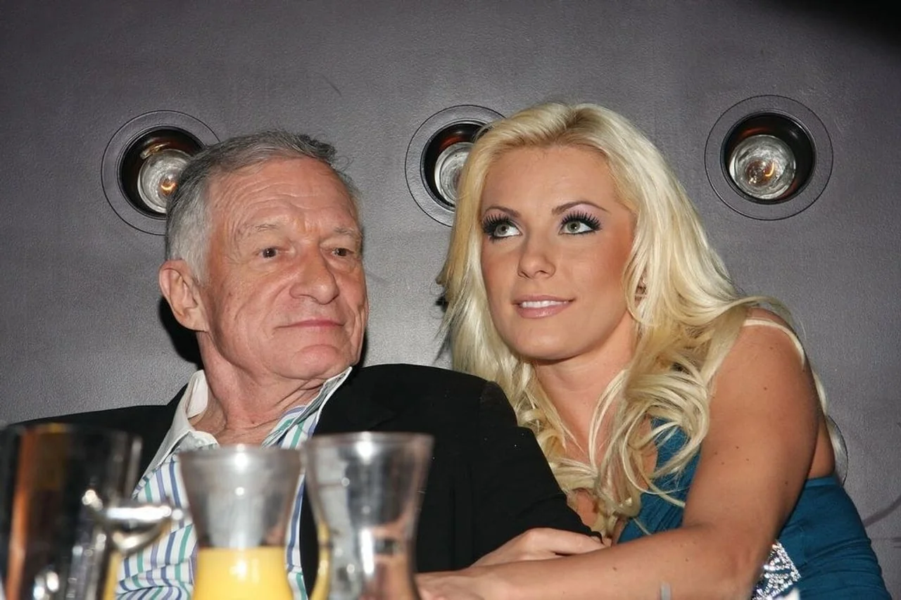 Hugh Hefner i Crystal Harris sjede zajedno u restoranu