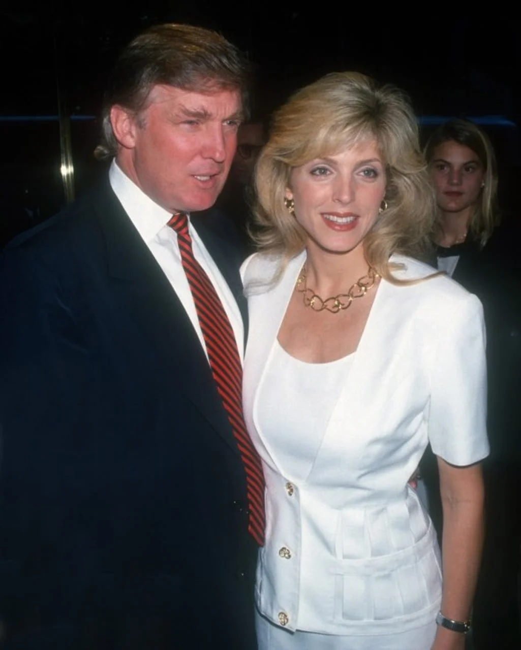 Donald Trump u odijelu i Marla Maples u bijelom kompletu