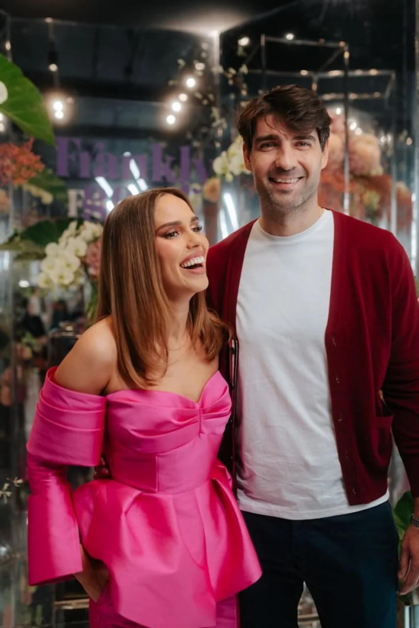 Nasmijani Franka Batelić u ružičastoj haljini i Vedran Ćorluka.