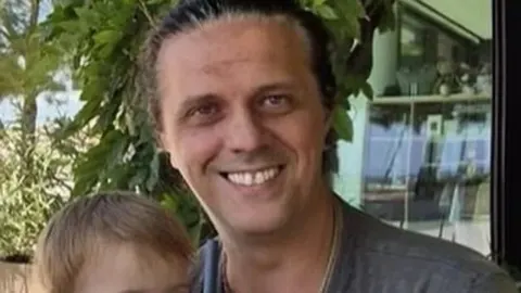 Glumac Miraj Grbić s osmijehom na licu u krupnom planu