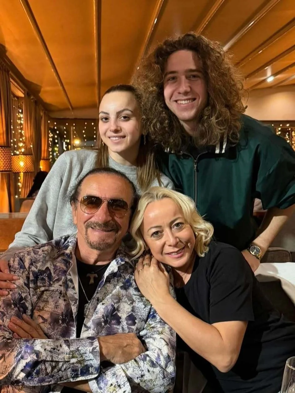 Željko i Ružica Bebek s kćeri Katarinom i sinom Zvonimirom