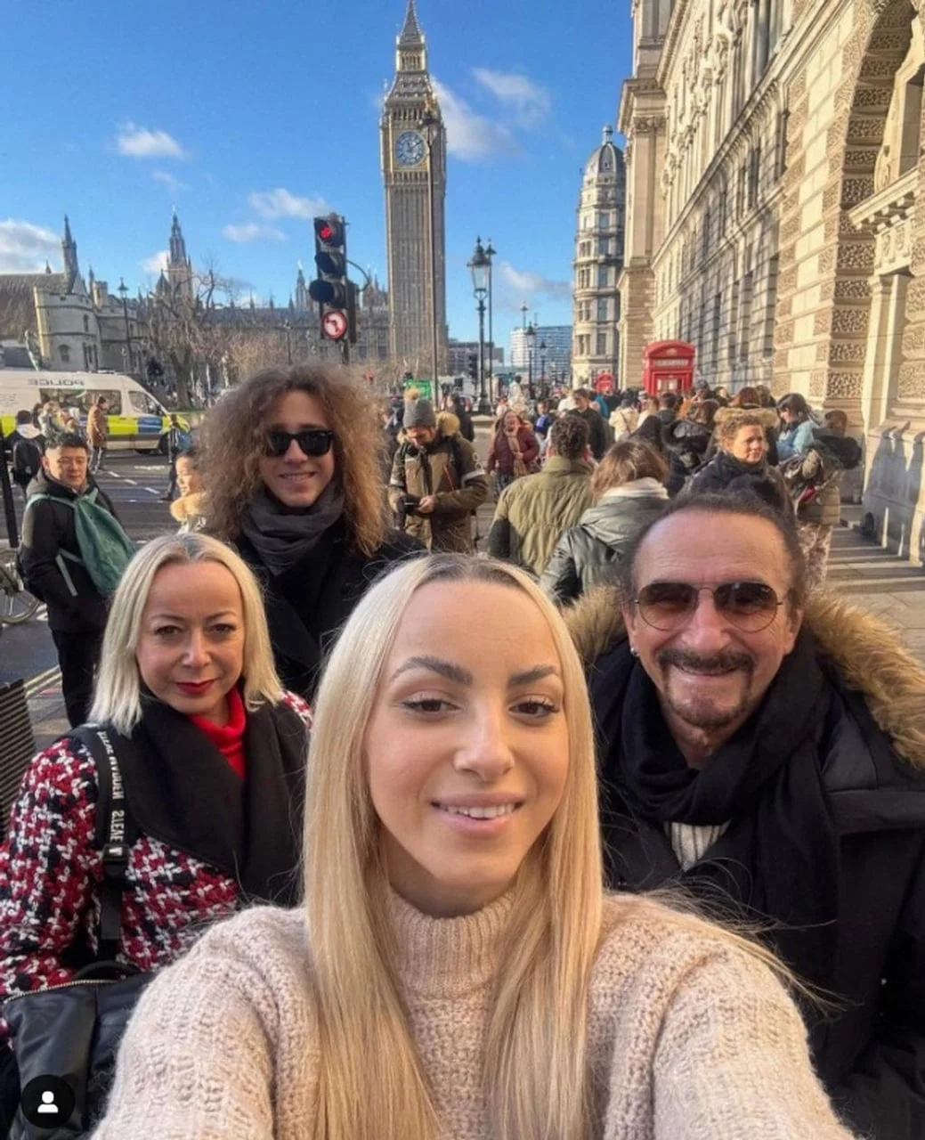 Obitelj Bebek na ulicama Londona ispred Big Bena