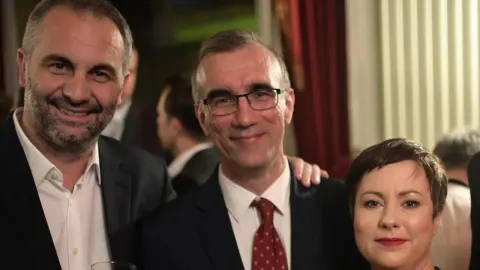 Mladen Vukorepa u društvu kolega na svečanom događaju.