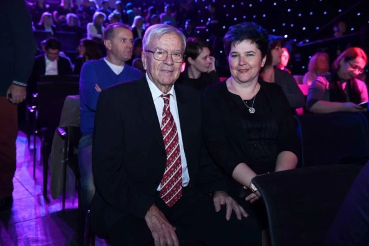 Hrvoje i Ljerka sjede zajedno u dvorani tijekom koncerta