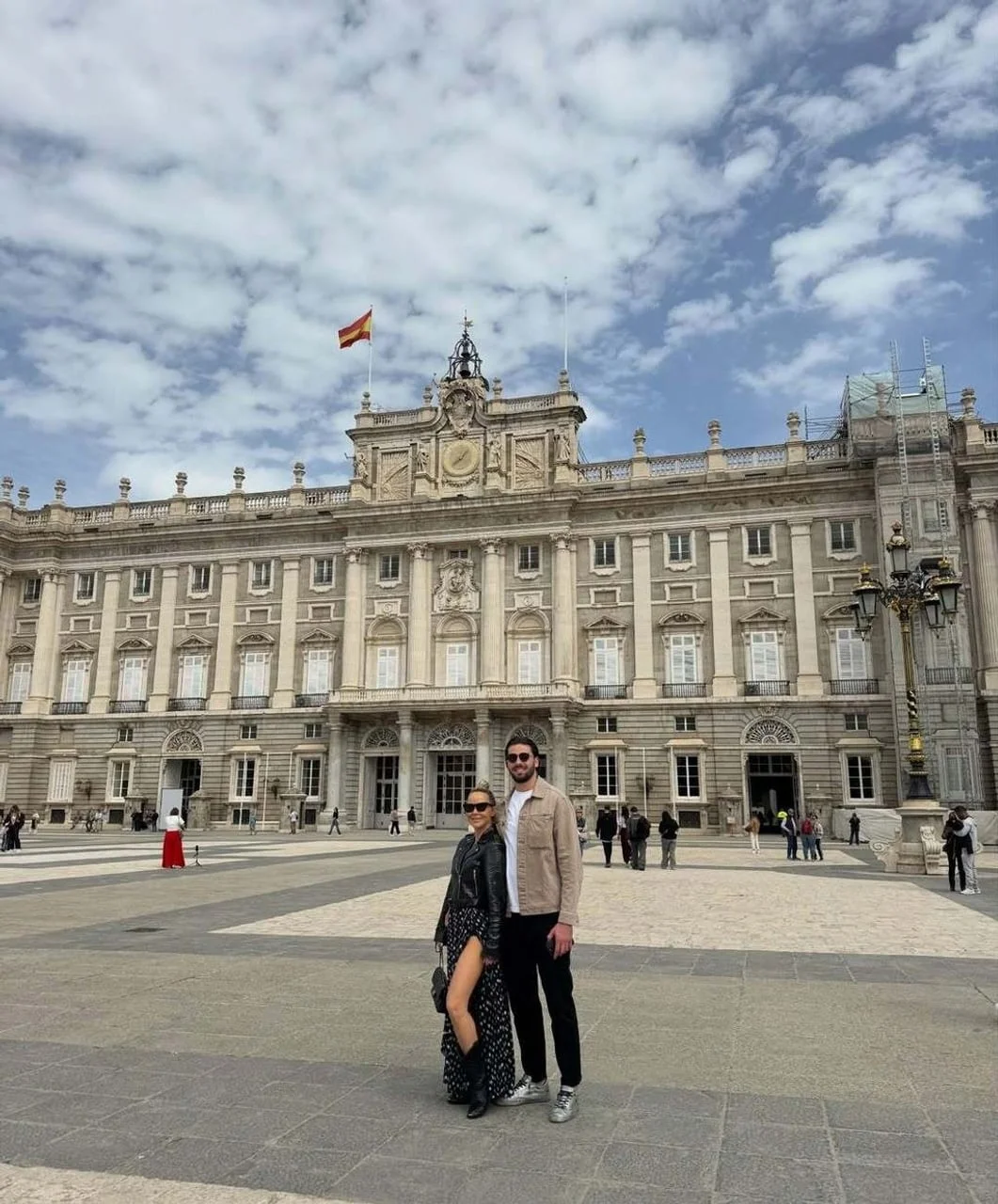 Maja Šuput i Šime Elez ispred Kraljevske palače u Madridu