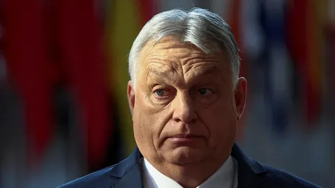 Viktor Orbán u krupnom planu s ozbiljnim izrazom lica