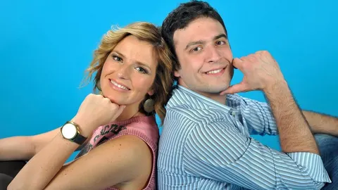 Marko Lušić i Antonija Blaće poziraju leđima okrenuti jedno drugome