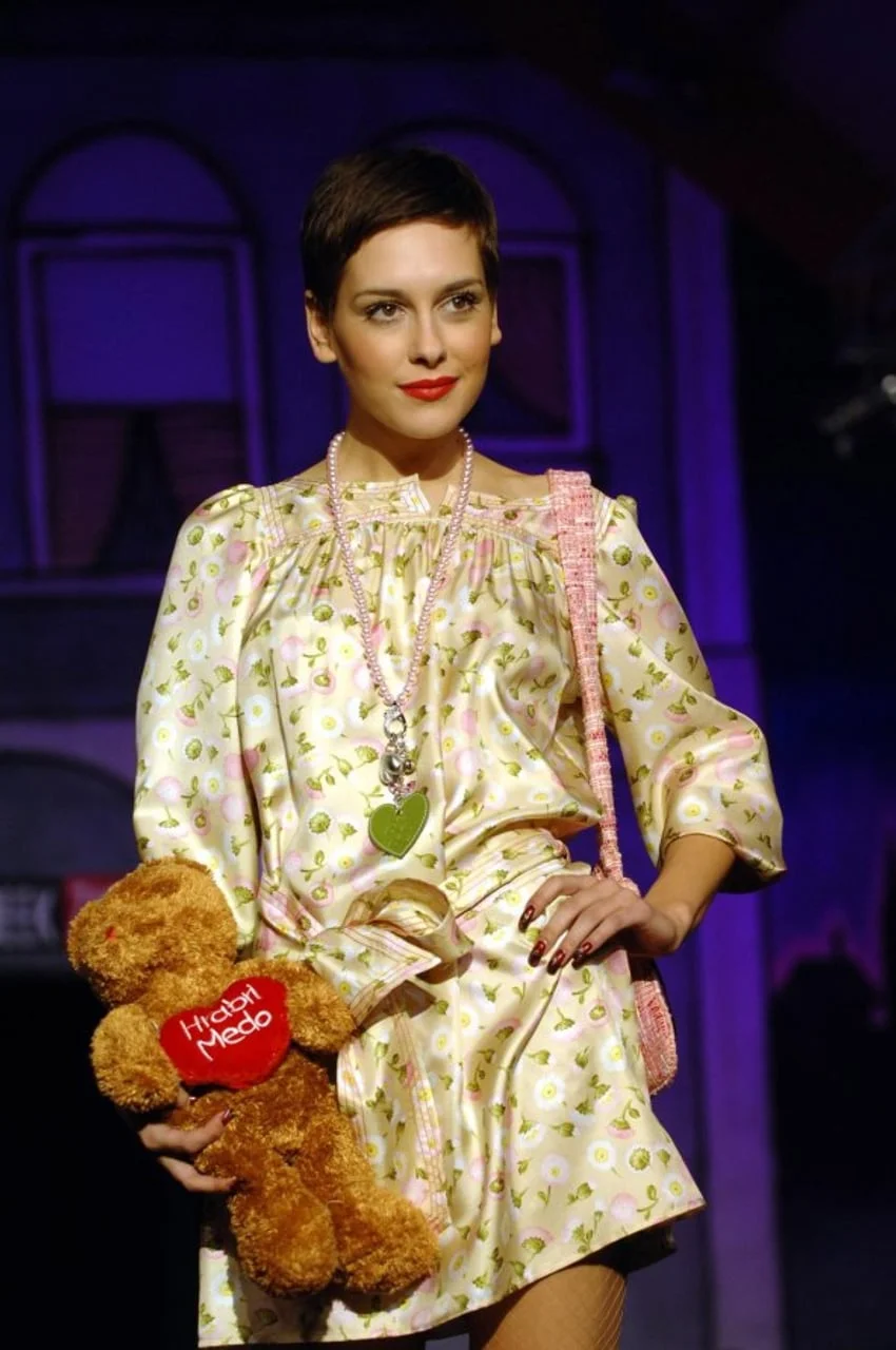 Ivana Ergić na modnoj pisti drži plišanog medvjedića