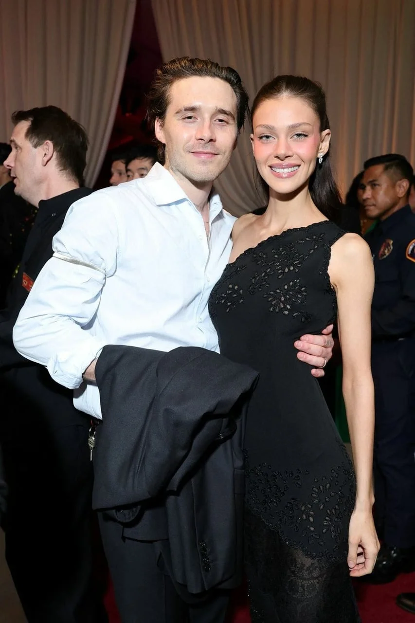 Brooklyn Beckham i Nicola Peltz poziraju na crvenom tepihu