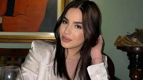 Portret Une Čolić, kćeri Zdravka Čolića, u elegantnom izdanju