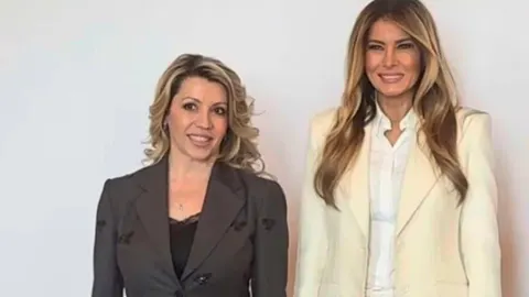 Melania Trump i Rosi Mickowski poziraju nakon sastanka u Washingtonu.