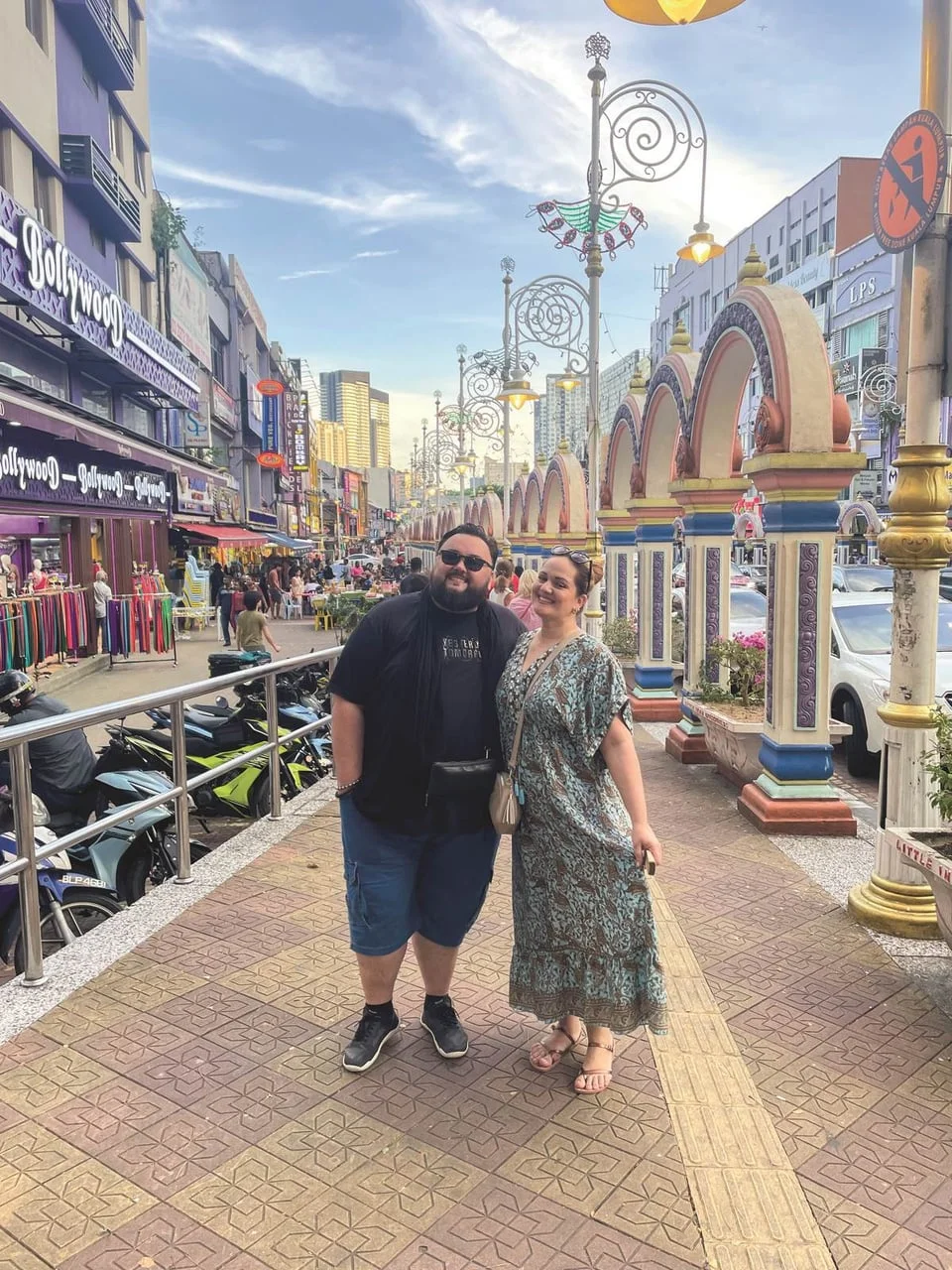 Jacques i Brigita Houdek nasmijani na gradskoj ulici