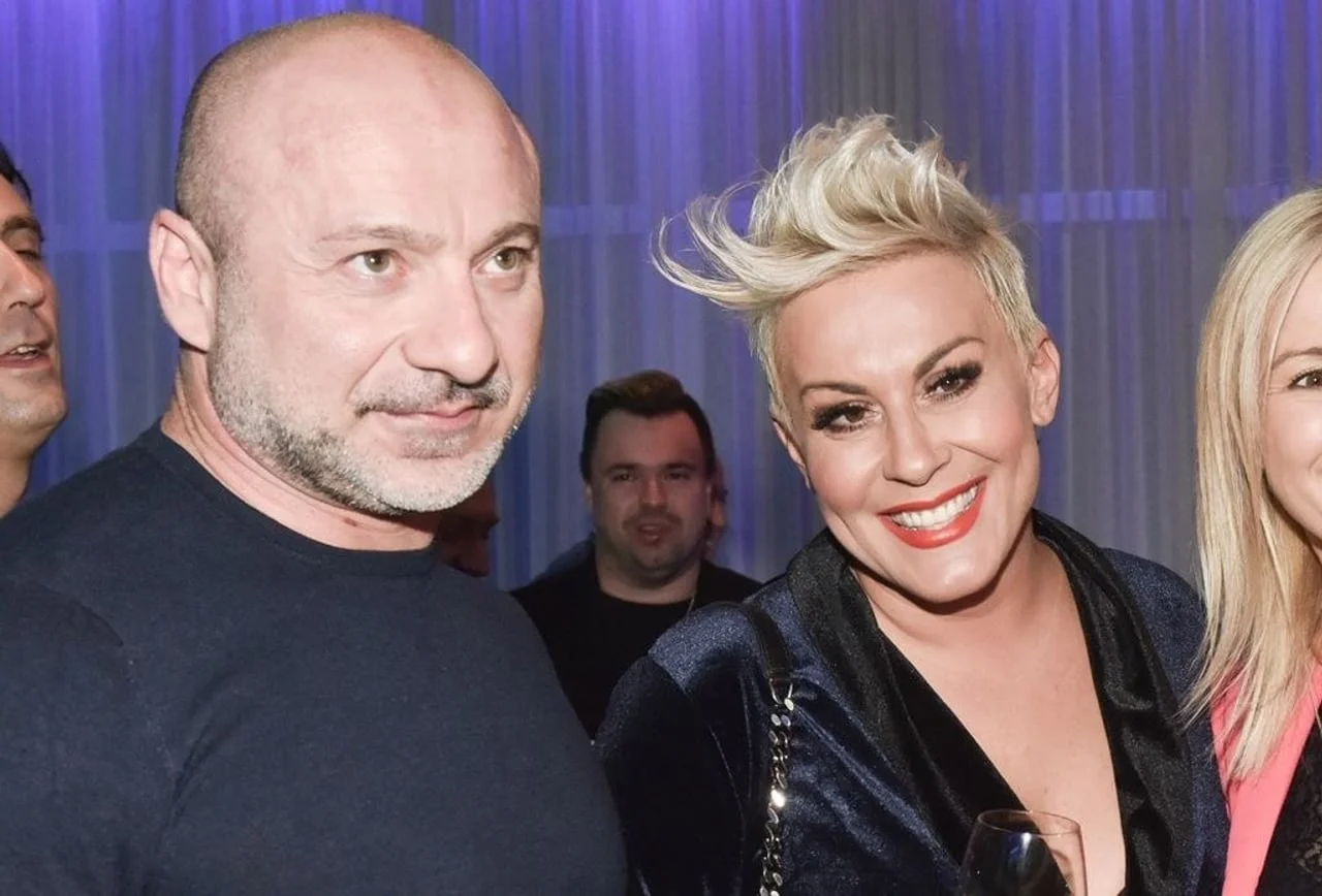 Kraljica estrade Indira i Miroslav Levak nasmijani na proslavi.