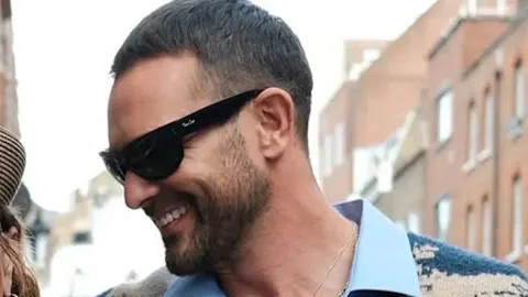 Luka Nižetić u Londonu s osmijehom na licu i tamnim naočalama