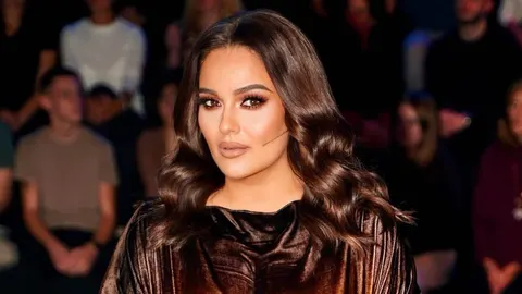 Portret operne pjevačice Martine Tomčić sa stiliziranom frizurom i šminkom