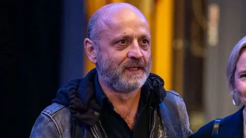 Glazbenik Mile Kekin s bradom u kožnoj jakni