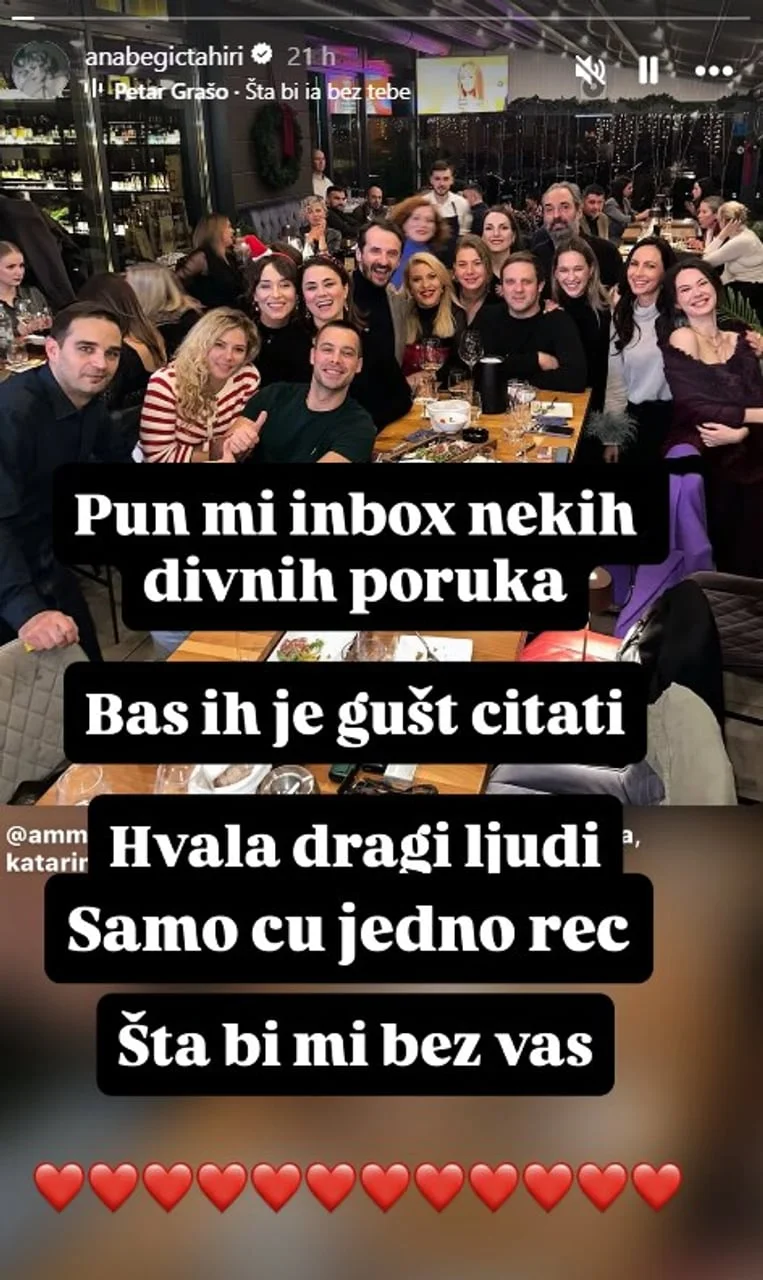 Snimka zaslona s Instagrama prikazuje glumačku ekipu na večeri