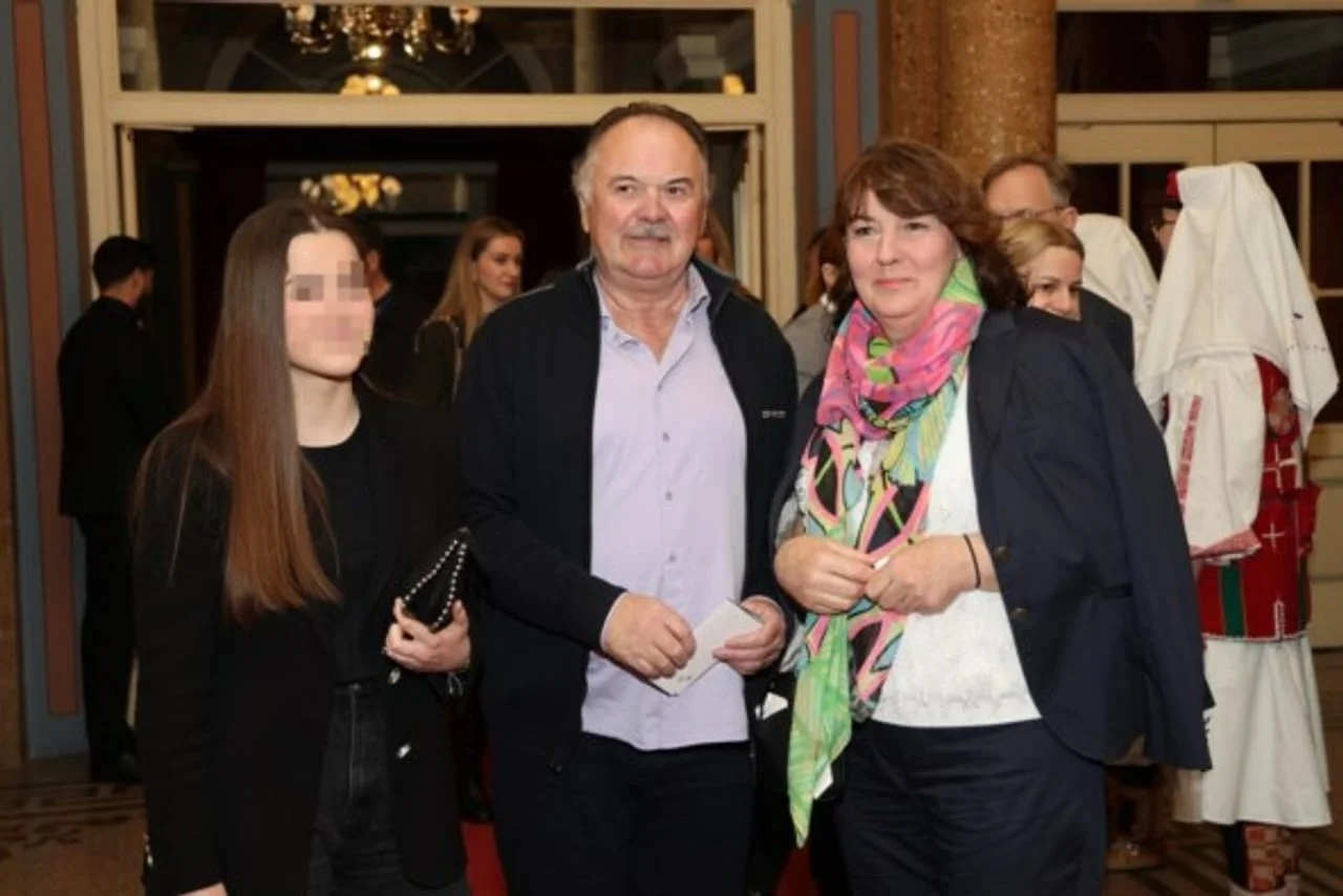 Filip Radoš, supruga Matija i unuka na svečanom događaju u Splitu.