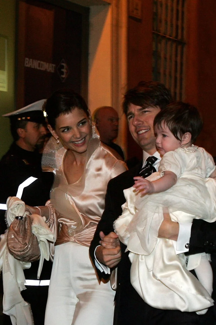 Nasmijani Tom Cruise i Katie Holmes s bebom Suri Noelle