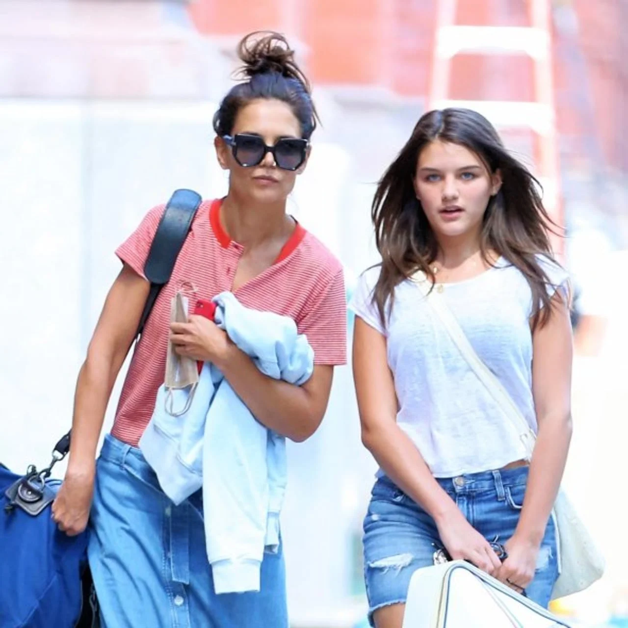 Katie Holmes i odrasla kći Suri Noelle nose torbe