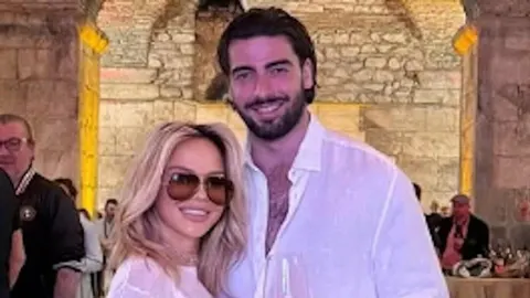 Maja Šuput i Šime Elez poziraju u Dioklecijanovim podrumima u Splitu.