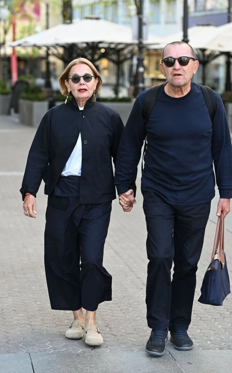 Vitomira Lončar i Ivica Šimić hodaju držeći se za ruke na zagrebačkoj špici