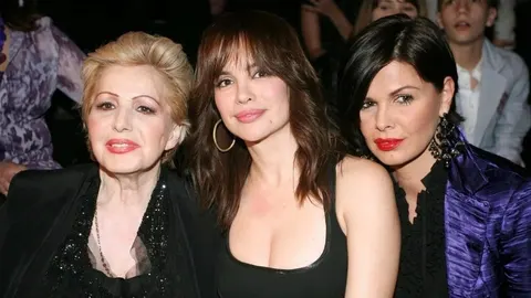 Danijela Car s kćeri Irinom i poznatom pjevačicom na modnom događanju