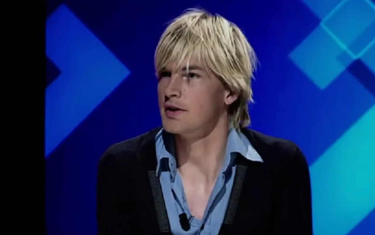 Mladoliki Ruben Van Gucht s dugom plavom kosom u televizijskom studiju