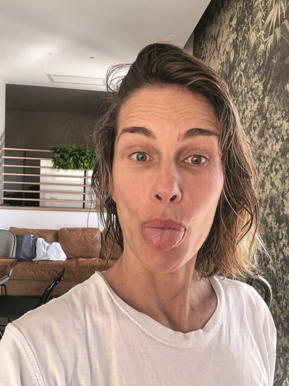 Zabavni selfie Vanje Rupene s isplaženim jezikom