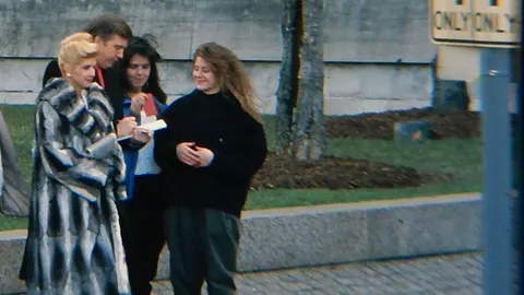 Ivana i Donald Trump s mladim obožavateljima na ulici