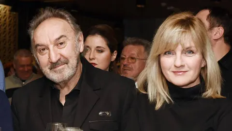 Sanja Doležal i Vladimir Kočiš Zec sjede zajedno u zatvorenom prostoru