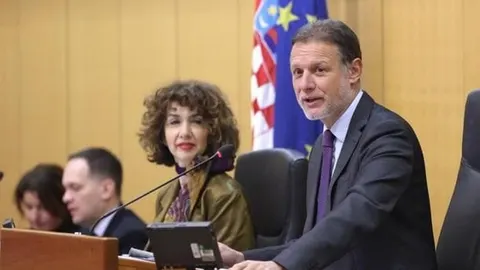 Gordan Jandroković govori za govornicom u Hrvatskom saboru
