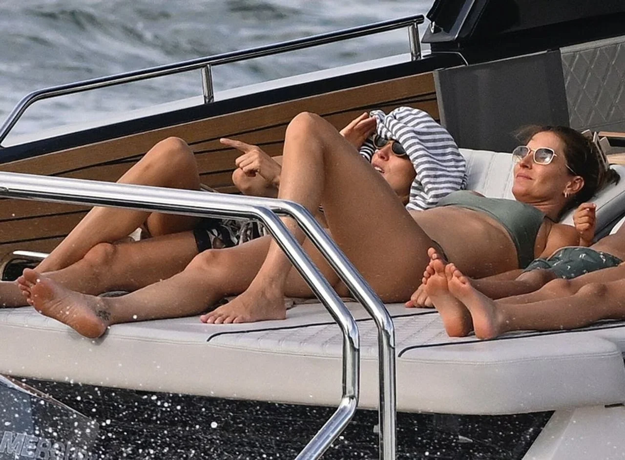 Gisele Bündchen se odmara na jahti s prijateljima i obitelji