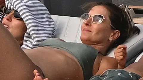 Gisele Bündchen s naočalama uživa na suncu na jahti