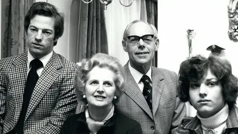 Margaret Tačer sa suprugom Denisom i djecom Markom i Carol