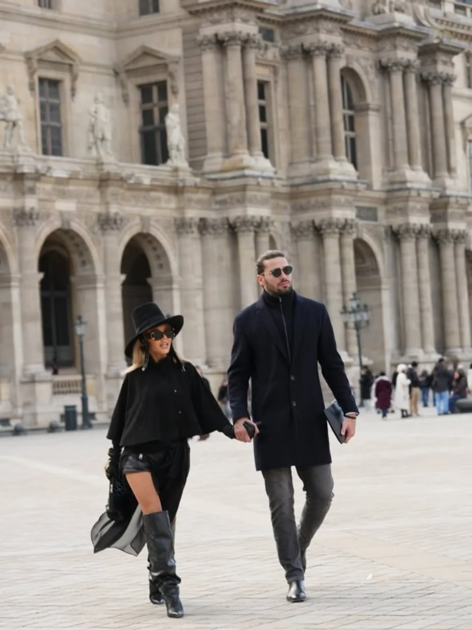 Maja Šuput i Šime Elez u crnim modnim kombinacijama u Parizu