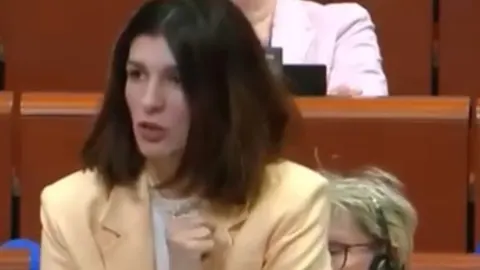 Sabina Ćudić govori za govornicom tijekom sjednice u Strasbourgu.