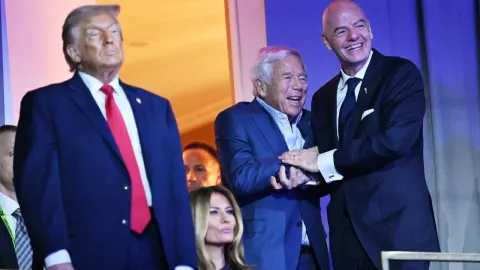 Donald Trump i Gianni Infantino u svečanoj loži tijekom sportskog događaja.