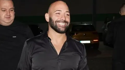 Nasmijani Darko Lazić u crnoj košulji na javnom događaju