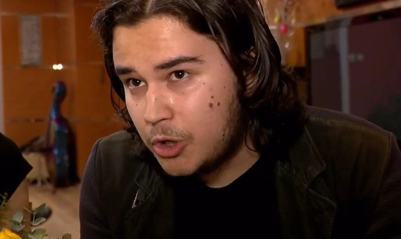 Krupni kadar lica Dariana Kalembera dok govori