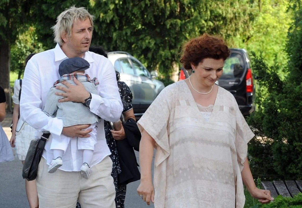 Vlado Šola s djetetom i supruga Nataša u šetnji prirodom