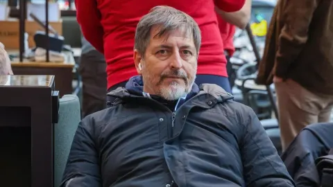 Vlado Šola u krupnom planu s bradom i u tamnoj jakni